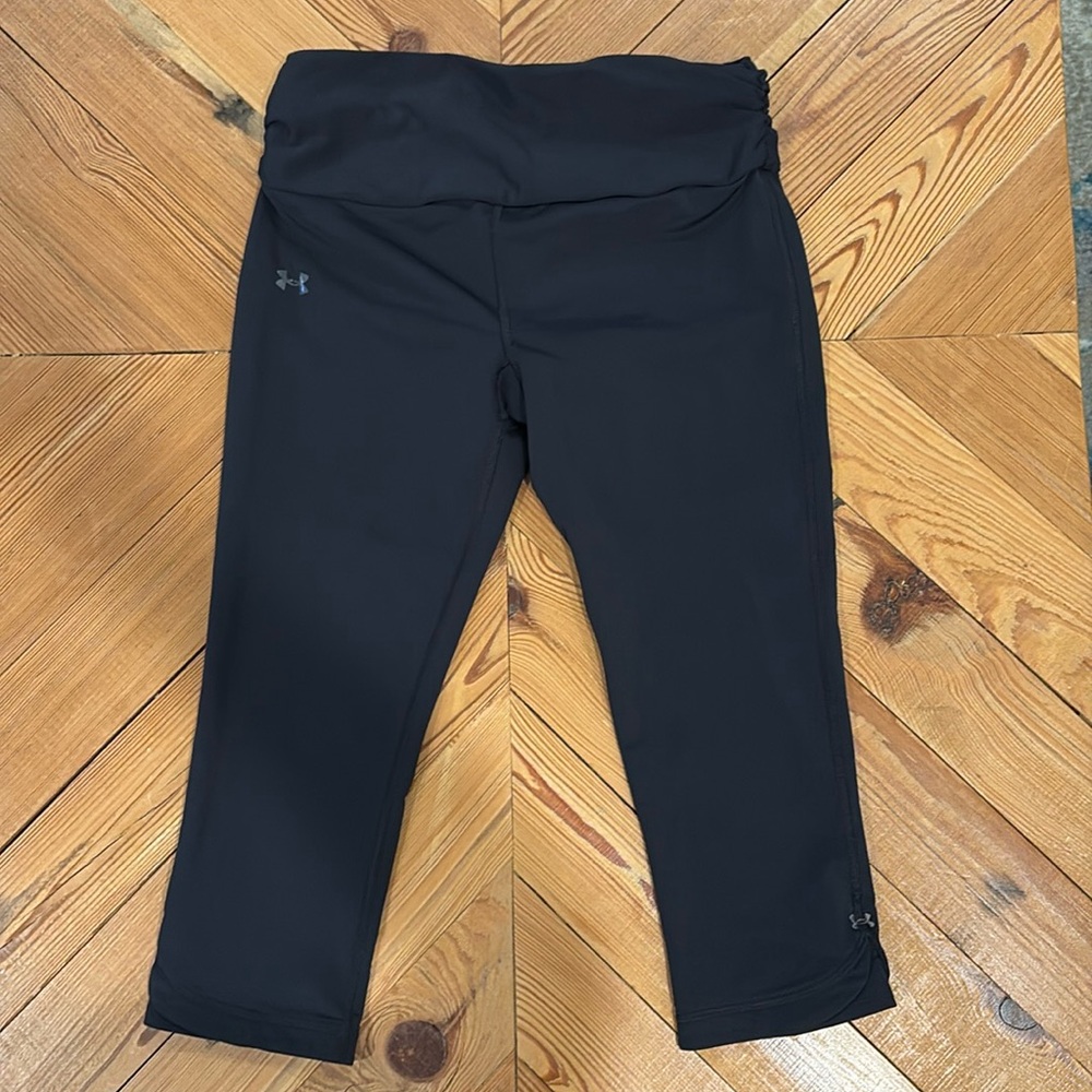 Women’s Under Armour capri tights in medium